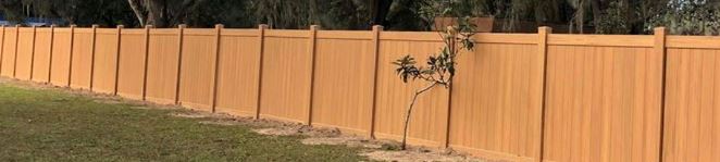 6 ft golden oaks vinyl fence in Palm Harbor